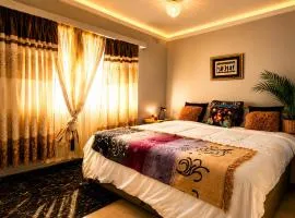 Woodland Suites with Airport Shuttle