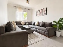 Cosy Apartment Near Beach & Airport