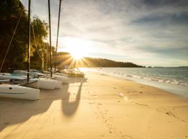 Peaceful Seaview Apartment with Beach & Pool Access, Air Conditioning, hôtel à Bormes-les-Mimosas