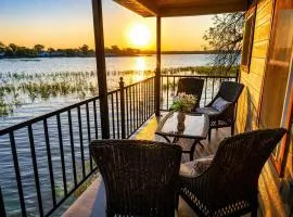 Lakefront Retreat, Pool, Hottub, Firepit