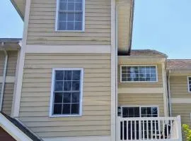 Spacious Townhouse, Central Location, Deluxe Guest Suite