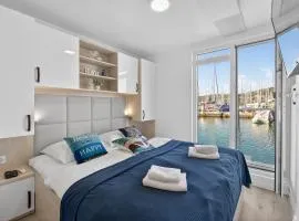 MARINA PEARL - Serene Seafront Retreat with Jacuzzi on Rooftop Terrace, Hausboot