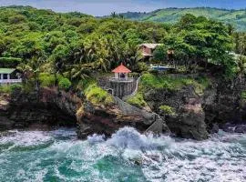 Peñíscola Villa - Beachfront Estate in El Zonte, Surf City - El Salvador