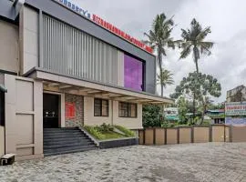 Super Townhouse Kizhakkambalam Tourist Home