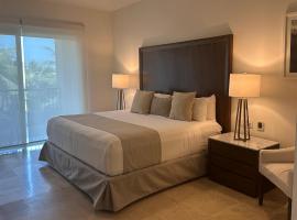 2 Bed 2 Bath, plus one den at Playa Royale Condo 3508, Free WIFI, Hotel in Nuevo Vallarta