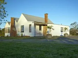 Buttons Cottage under the Milky Way