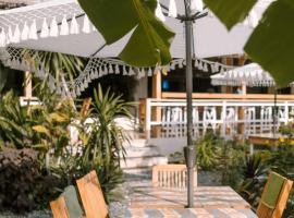 Happiness Hostel Siargao, hotel em General Luna