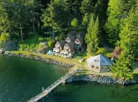 Jade Resort-Oceanfront Suites in Gowlland Harbour