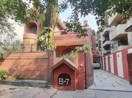 RED BRICK HOME BY EARTHAA ESCAPES