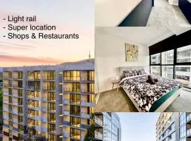 C01-Summit Contemporary stylish 2BR Apartment