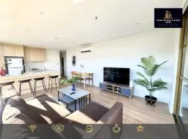 Summerfield Stylish 2BR Apart, Mountain view