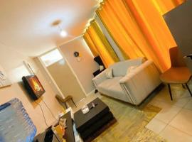 Kiambu에 위치한 호텔 Feel Home -Cozy One bedroom with rooftop pool