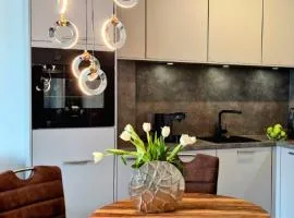 Modern 1BR Apartment- Balcony, Parking & Self-check-in