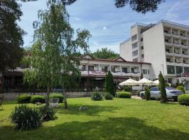 Hotel Sallaris, hotel u gradu Sarata-Monteoru