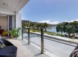 Picton Waterfront Oxley's Luxury Apartment