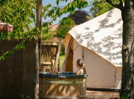 Hoeve de Binnenplaets - Glamping tent met HOTTUB: Schimmert şehrinde bir otel