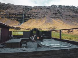 Waterfall Villa - Black Beach & Fjord Views, hotel en Djúpivogur