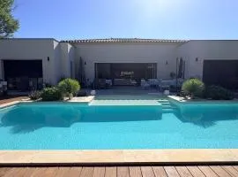 Villa moderne dans le Golfe de Saint Tropez, à 2 km de la mer