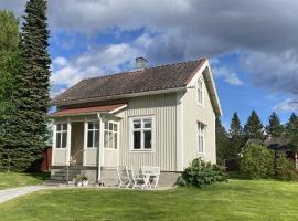 Charmig stuga på bondgård, hotel a Norrfjärden