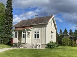 Charmig stuga på bondgård