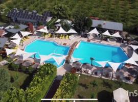 THE ROOMS, hotel a Kato Loutraki