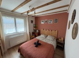 Chambre cosy en pleine nature, proche de Dijon, hôtel à Val-Suzon