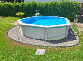 Villa con Piscina tra Como e Milano WiFi e Parcheggio, hotel a Carbonate