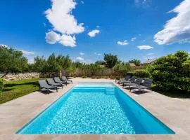 Villa Tia - private Oasis with large pool
