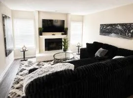 Midnight Serenity SPACIOUS LUX 1BR POOL NEAR THE BATTERY