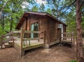 Lake Texoma Camping Resort Cabin 4, resort village in Willow Spring