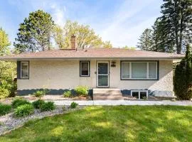 2BR Basement - Near St Paul - WFH Desk & Patio