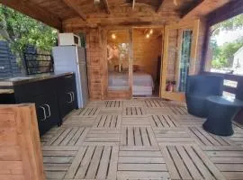 Chalet en bois avec terrasse au calme proche plage et nature
