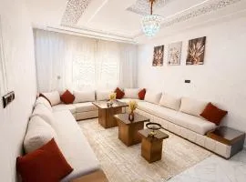 App Calme & Élégance avec Terrasse privée à Oujdaa