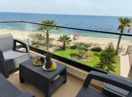 Beachfront Dream, WaveHaus、Akoudaのホテル