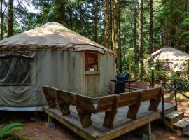 South Jetty Camping Resort Yurt 4, Hotel in Florence