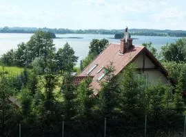 Domek nad jeziorem