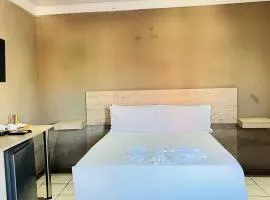 Mthunzi Lodge and Safari
