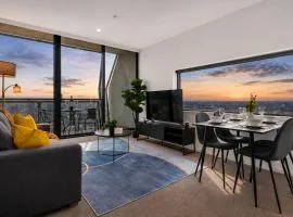 Breathtaking Views at Spacious Apartment in Melbourne CBD with Gym