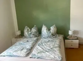 Ferienwohnung Nähe Autobahn Ruhige Lage für Familien & Monteure