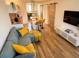 NEW Modern Apartment in City Center