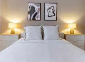 Stylish 2 Bedroom Retreat Near Athens Airport