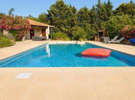 Hélios, piscine et grands espaces, Hotel in Cotignac