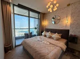 High floor flat with sea & city view balcony
