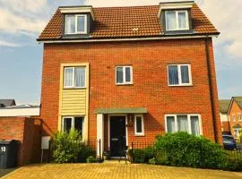 Stylish & Modern 4BR Home in Shirebrook, Mansfield