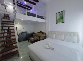 Nature Ray River View Hotel and Resort، فندق في Parāsi