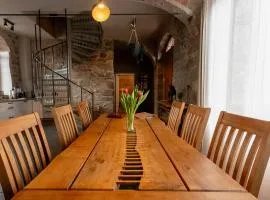 Maisonette-Wohnung mit Kamin im historischen Gewölbe