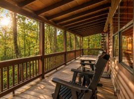 Blue Ridge में, होटल Cozy Treehouse Cabin in the woods with Firepit