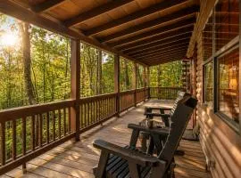 Cozy Treehouse Cabin in the woods with Firepit