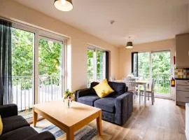 Limerick City - Spacious 4-Bed Apartment, Sleeps 6