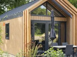 Luxurious Lodge with hot tub - fantastic location